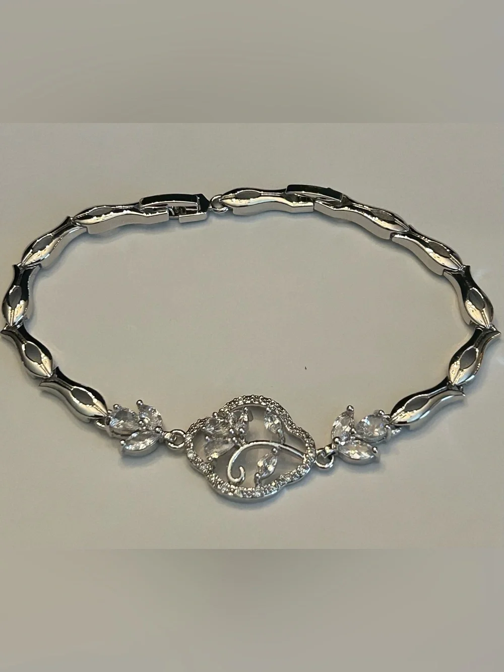Silver-tone Floral Crystal Link Bracelet 7” With a 1” Extender Brand New